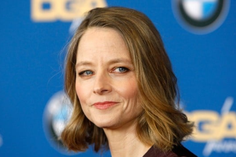 Read more about the article Jodie Foster: From Child Star to Hollywood Icon – A Journey of Success, Fitness, and Acclaim